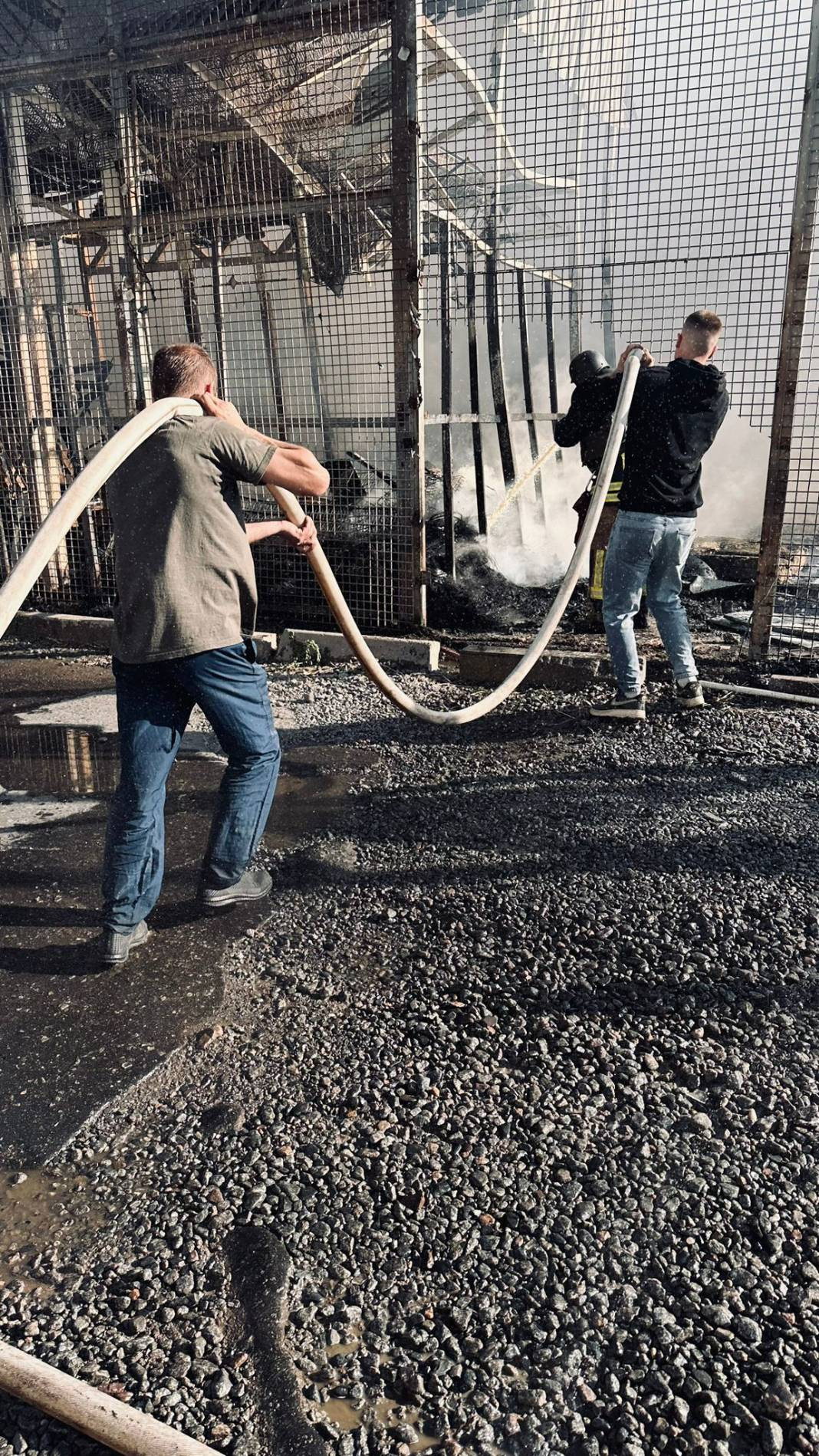 Rusya mağazayı füzeyle vurdu! Ölüler ve çok sayıda yaralı var - Resim: 16